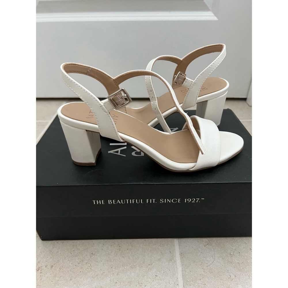 Naturalizer White Block Heel Sandals size 6